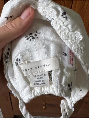 Zara White Floral Baby Bonnet with Lace Trim